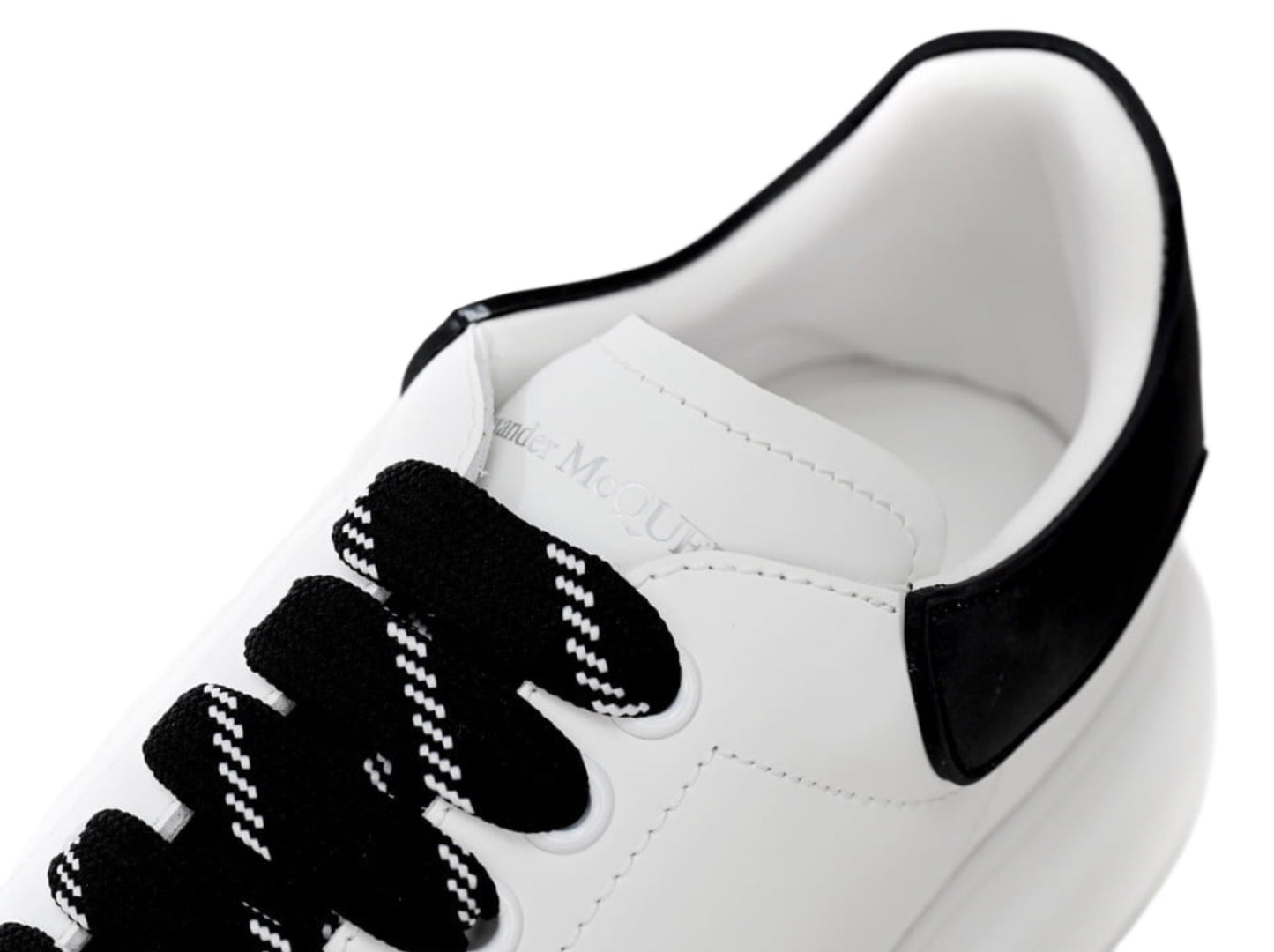 Alexander McQueen Oversized Sneaker Talón Negro tenis blanco de lujo unisex