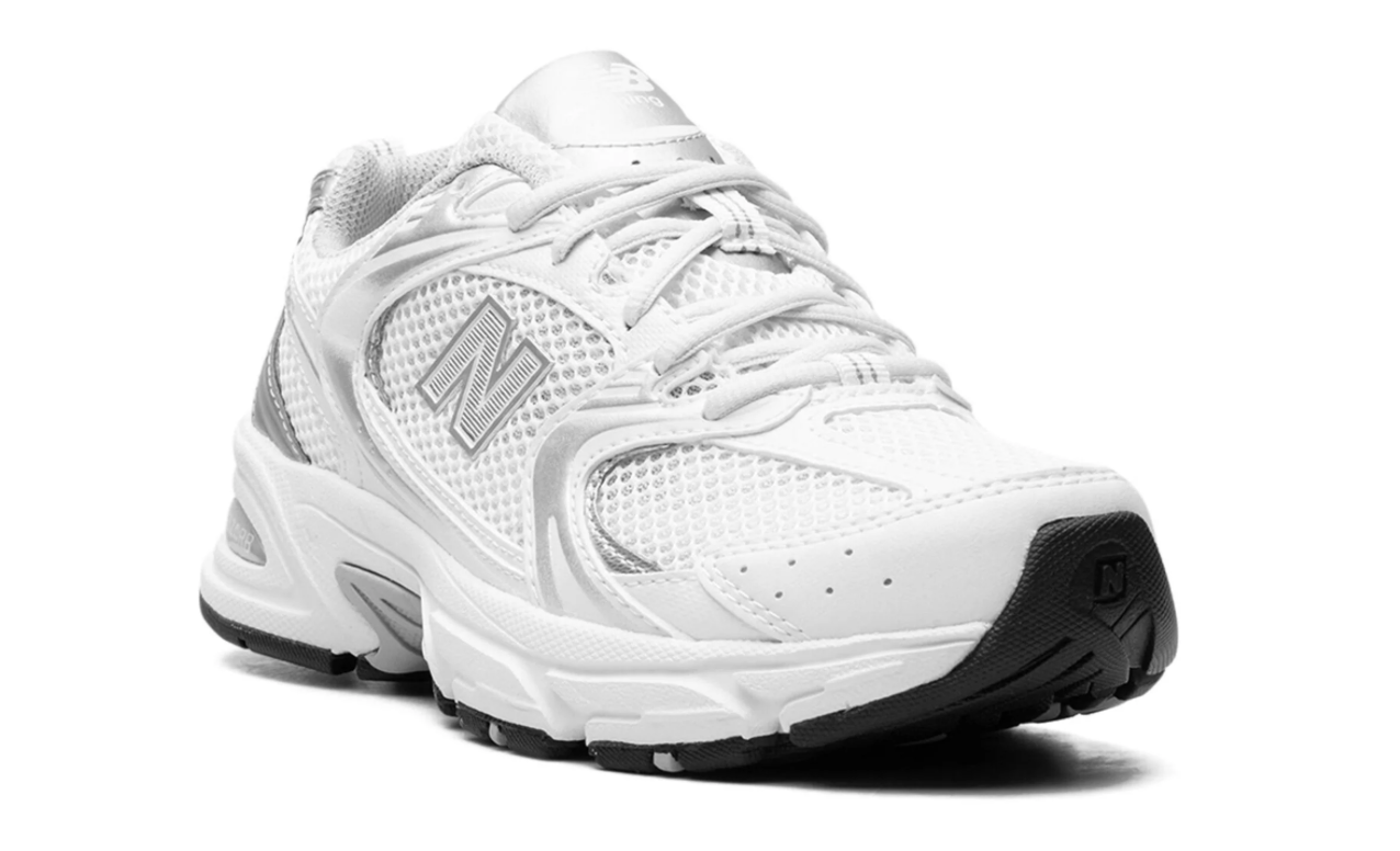 Tenis New Balance 530 Blanco Plateado México vista lateral.