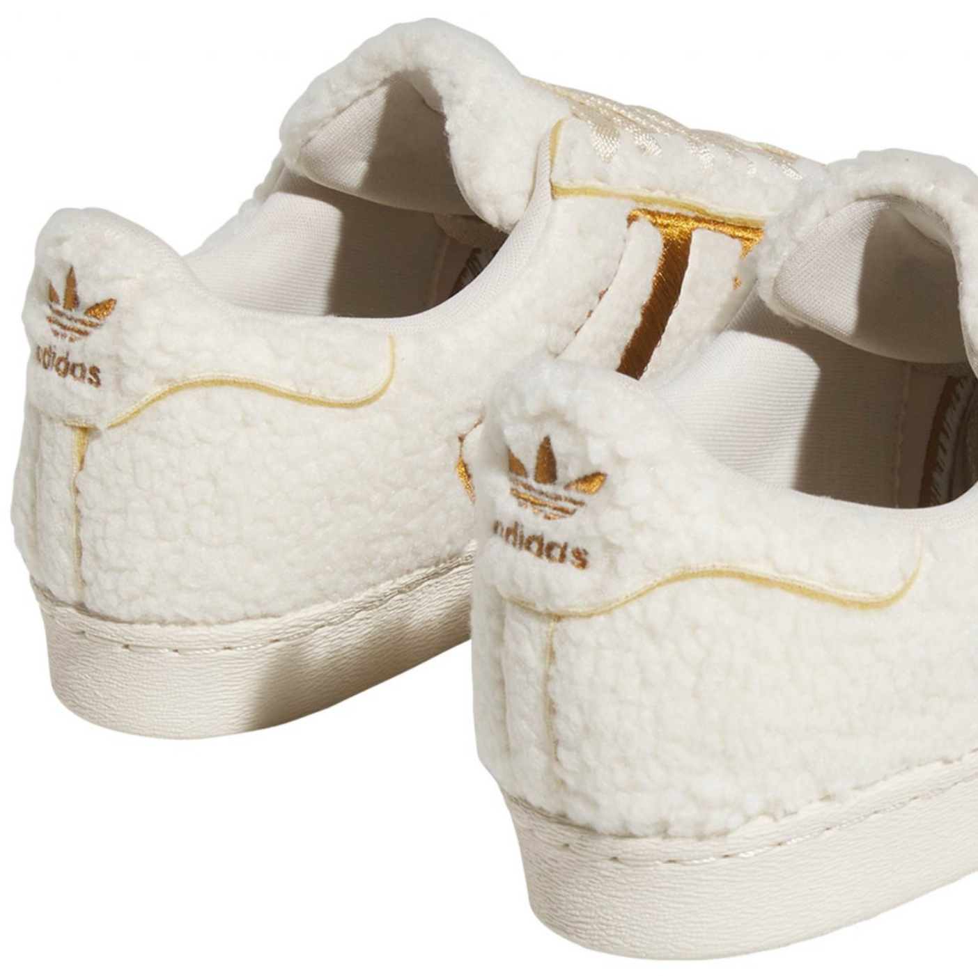 Tenis Adidas Concha de Concha Vainilla detalles dorados