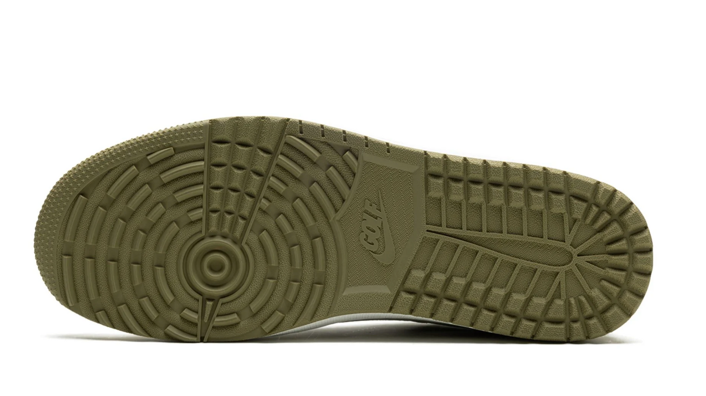 Jordan 1 Low Travis Scott Golf beige con Swoosh negro invertido edición limitada México