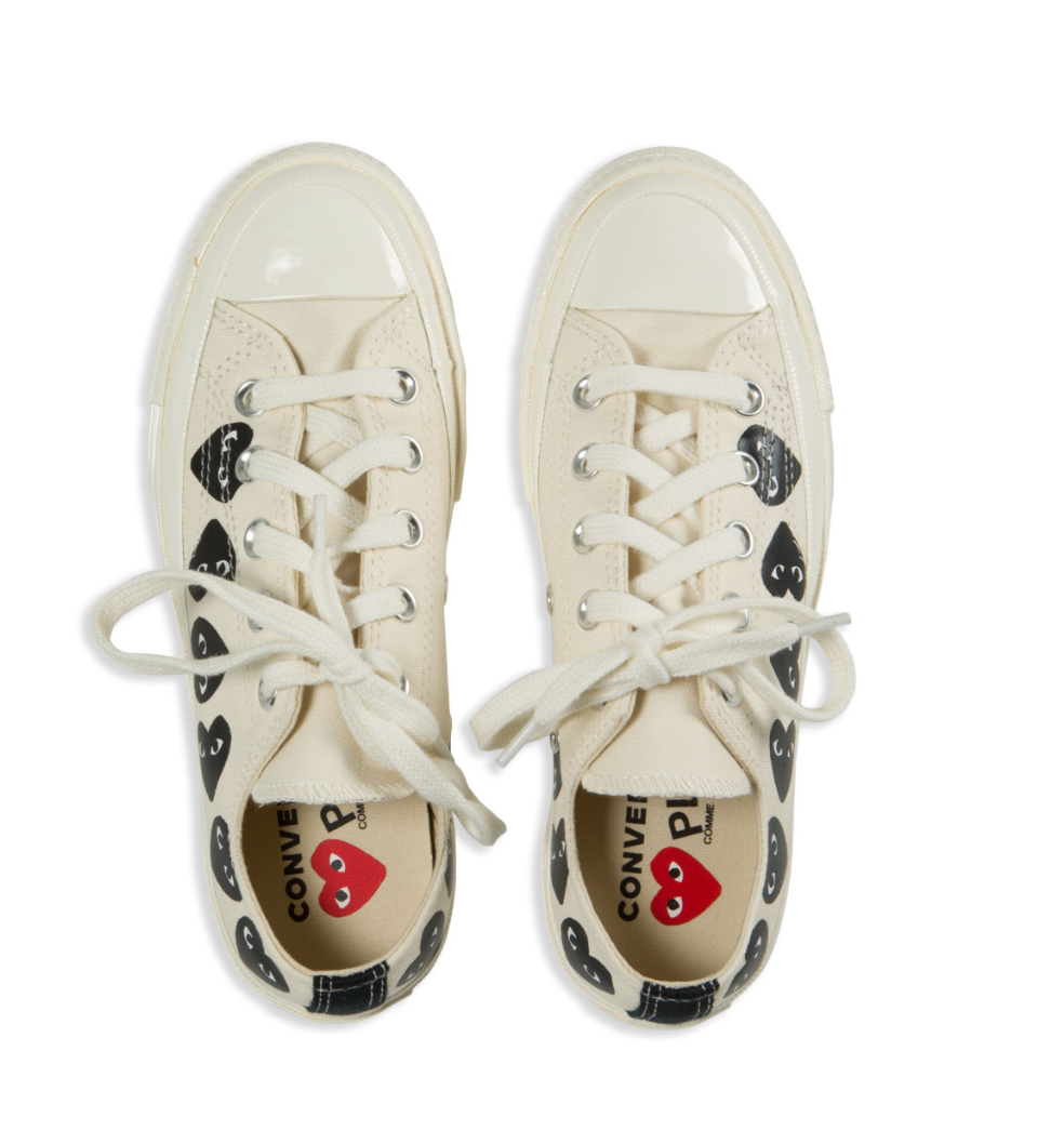 Converse Chuck 70 CDG Corazones Negros México – tenis beige con corazones negros laterales y suela color crema
