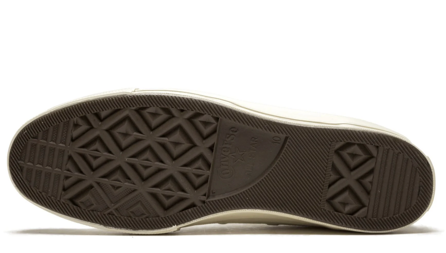 Converse CDG beige botín corazón rojo – tenis altos de lona beige con suela hueso y corazón rojo lateral