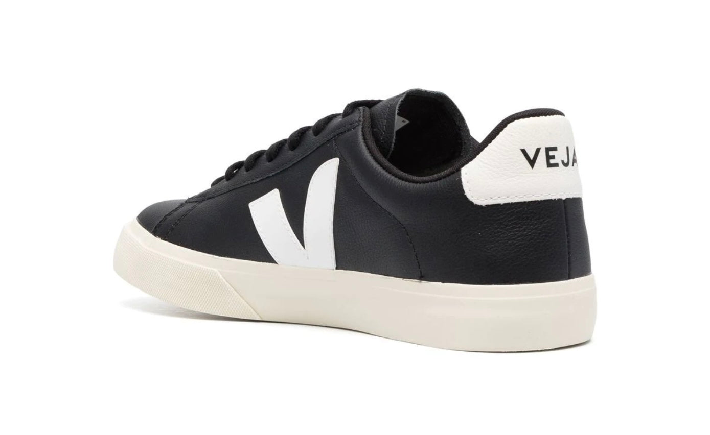 Veja Campo negro blanco unisex – tenis ecológicos de piel negra con logo blanco y suela color hueso