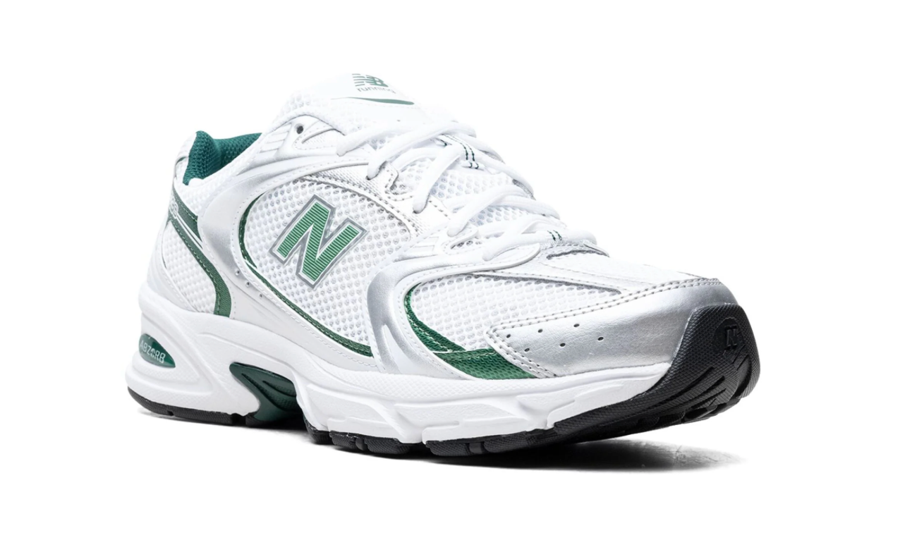 Tenis New Balance 530 Blanco con Verde Mujer México vista lateral.