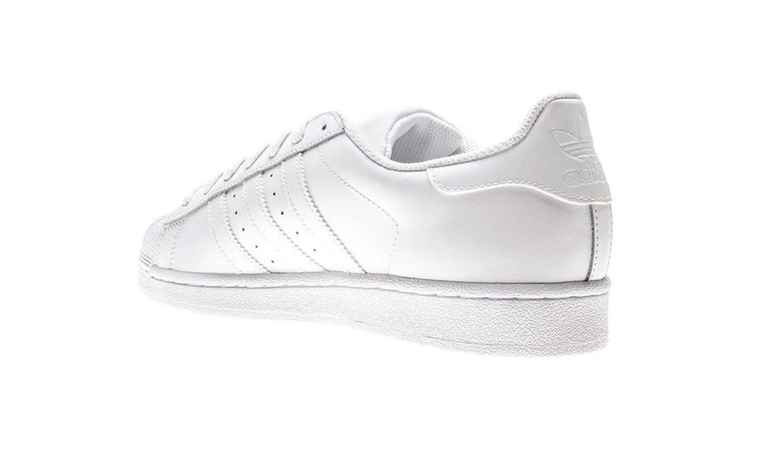 Tenis Adidas Superstar Piel Blanco detalle en punta