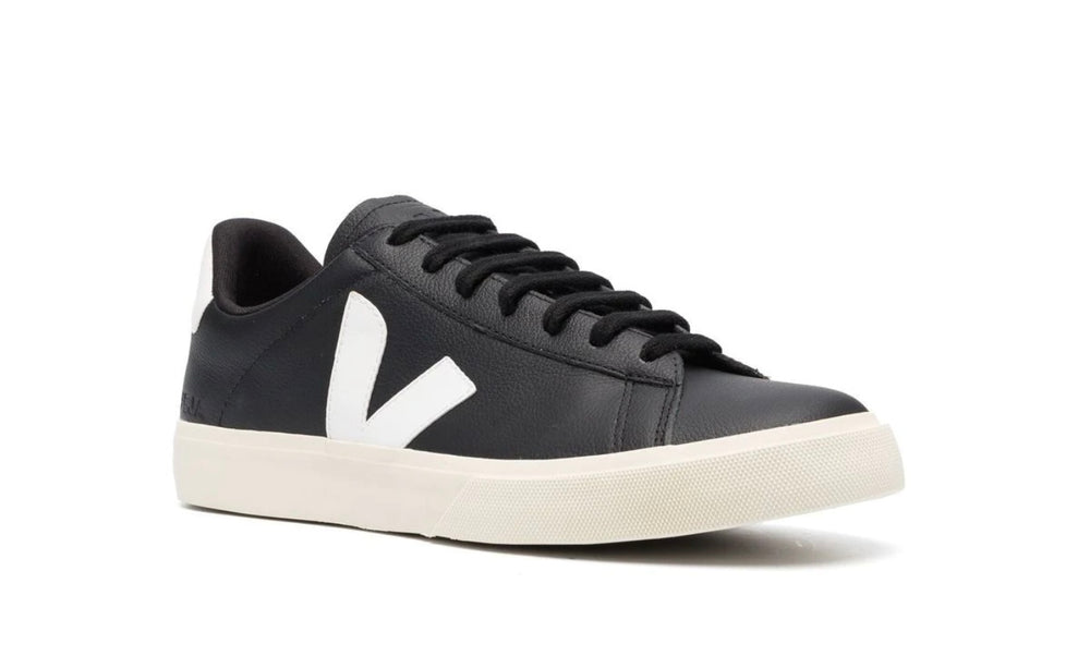 Veja Campo negro blanco unisex – tenis ecológicos de piel negra con logo blanco y suela color hueso
