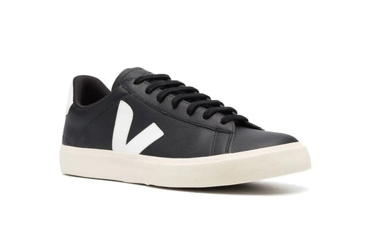 Veja Campo negro blanco unisex – tenis ecológicos de piel negra con logo blanco y suela color hueso