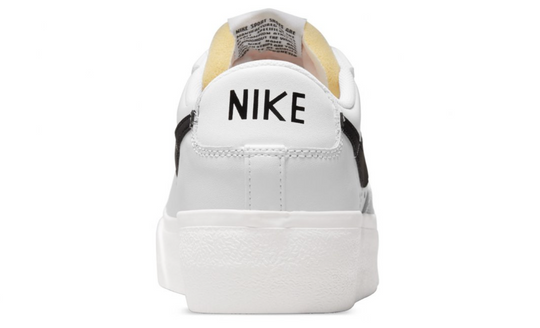 Nike Blazer Low Platform Blanco Negro con Swoosh negro y suela elevada para mujer México