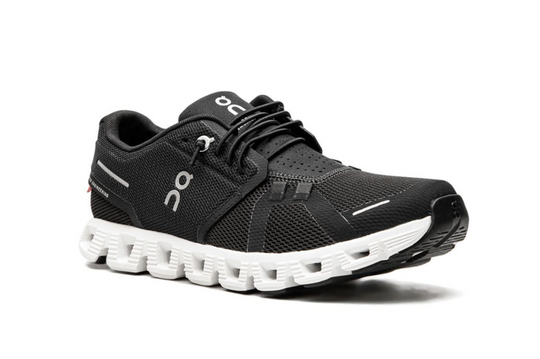 On Cloud 5 Negro Blanco vista lateral