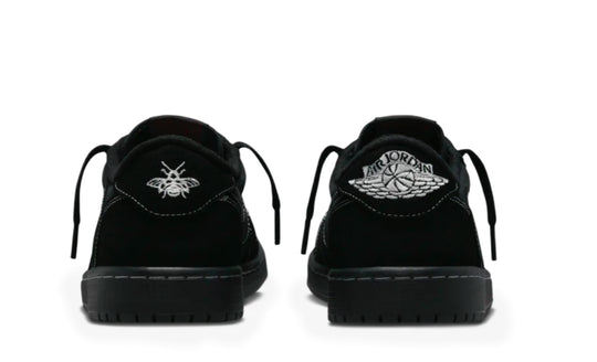 Jordan 1 Low Travis Scott Phantom en color negro con Swoosh invertido y costuras blancas