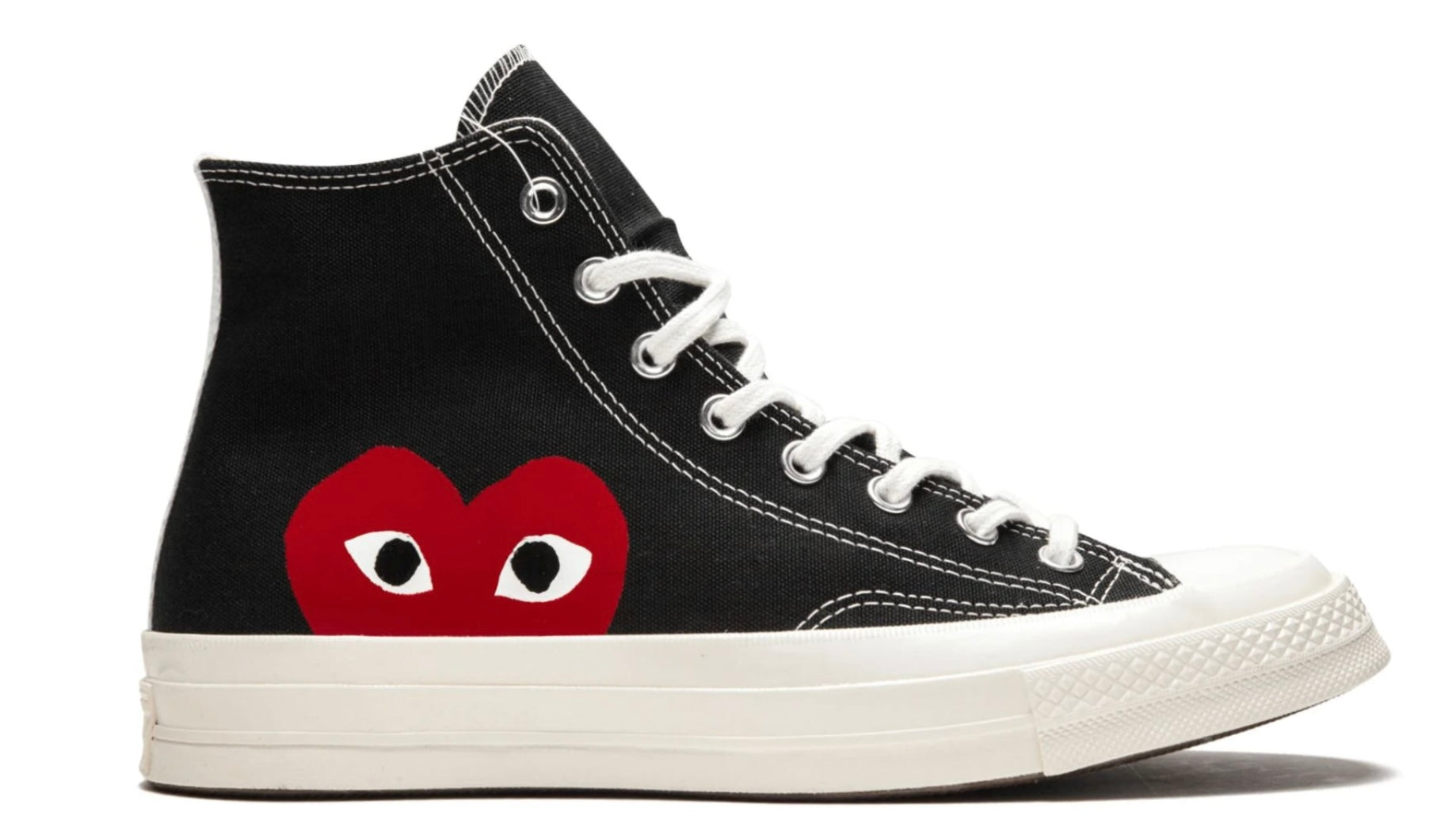 Converse CDG negro botín corazón rojo – tenis tipo botín de lona negra con suela crema y corazón rojo lateral