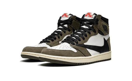 Jordan 1 Retro High OG Travis Scott Mocha detalle swoosh invertido