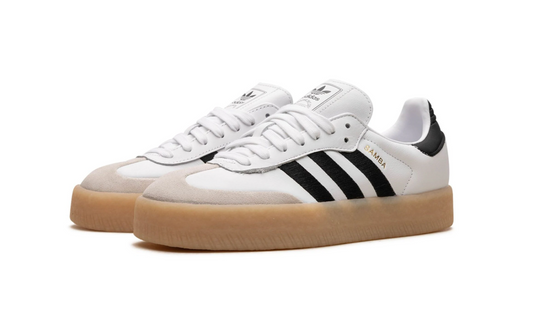 Tenis Adidas Sambae Cloud White Plataforma México con diseño blanco y negro y suela tipo gum.