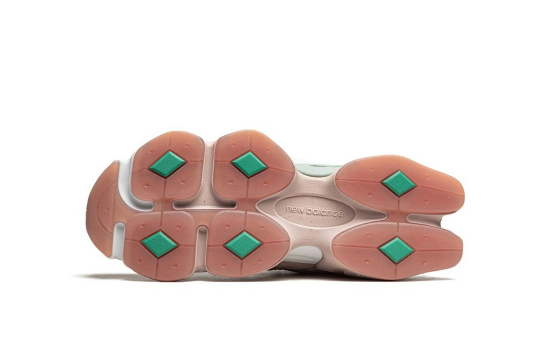 Tenis New Balance 9060 Joe Freshgoods Rosa México vista lateral.