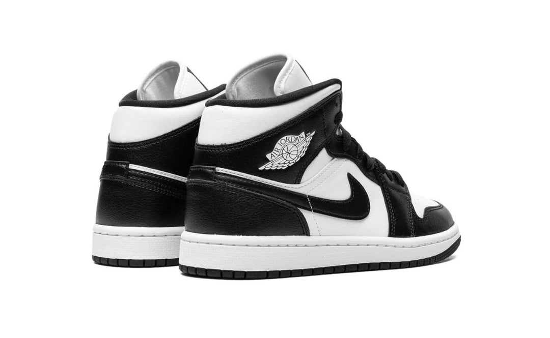 Nike Air Jordan 1 Mid Panda vista trasera