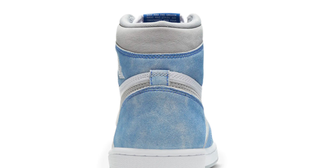 Jordan 1 Hyper Royal high con gamuza azul efecto vintage y piel blanca México