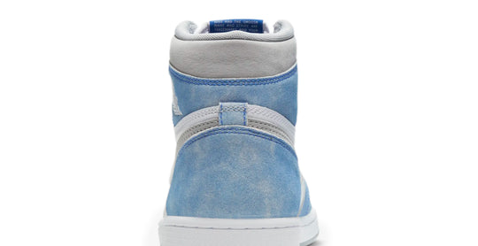 Jordan 1 Hyper Royal high con gamuza azul efecto vintage y piel blanca México