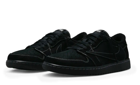 Jordan 1 Low Travis Scott Phantom en color negro con Swoosh invertido y costuras blancas