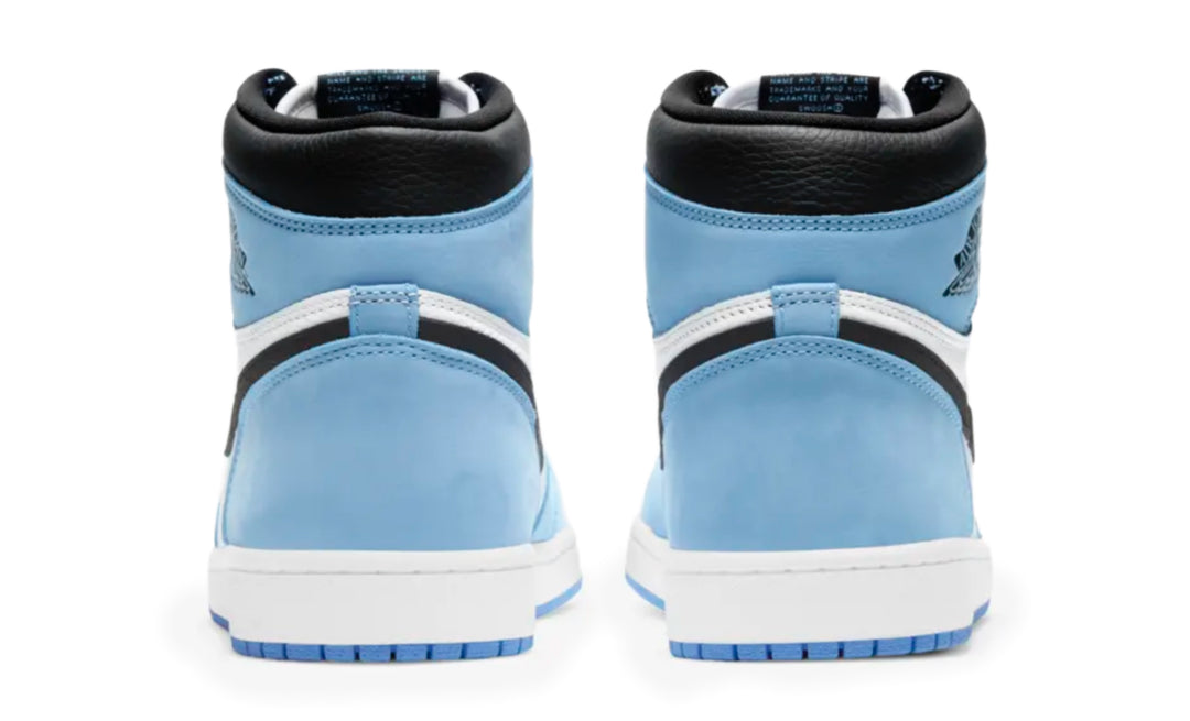 Nike Air Jordan 1 Mid University vista trasera