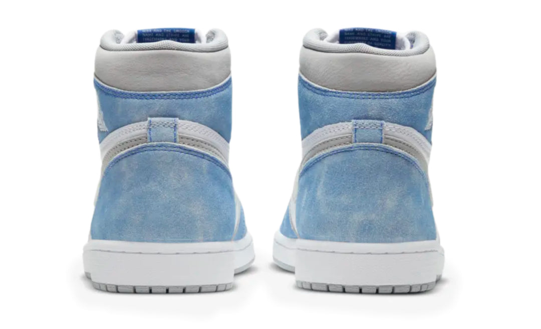 Jordan 1 Hyper Royal high con gamuza azul efecto vintage y piel blanca México