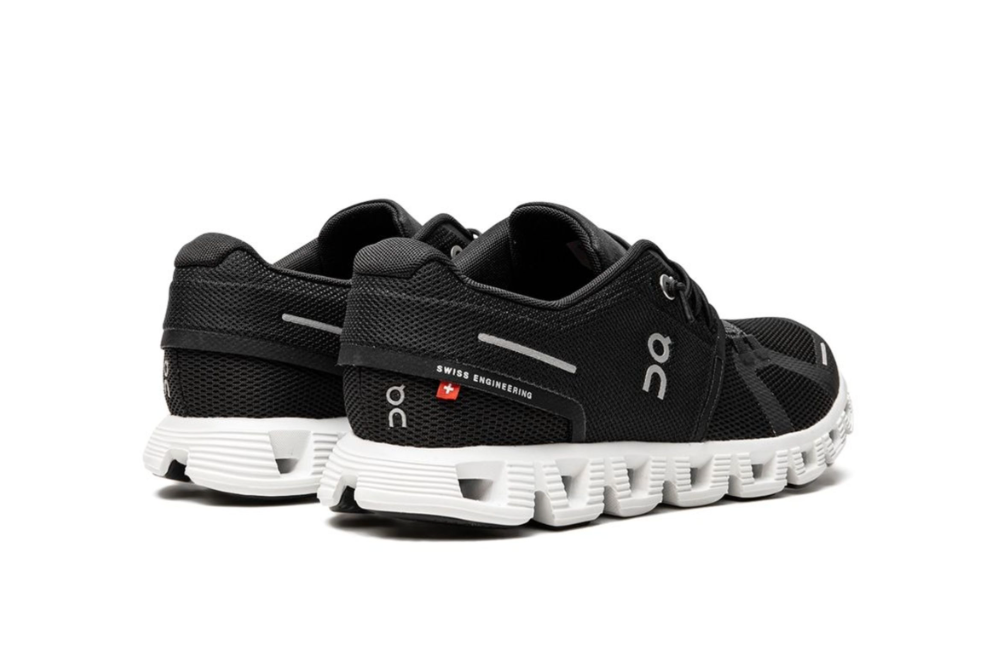 On Cloud 5 Negro Blanco par completo