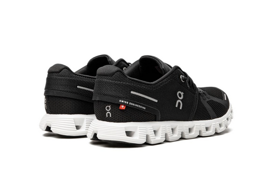On Cloud 5 Negro Blanco par completo