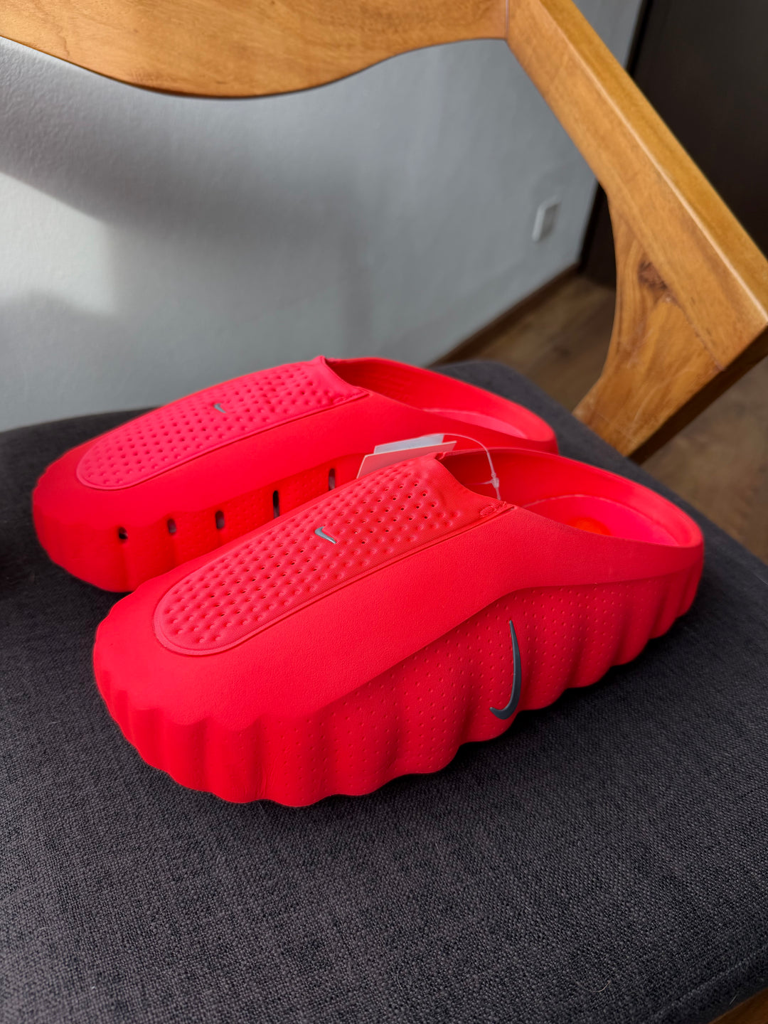 Nike Mind 001 Rojo | Mules de Recuperación detalle nodos