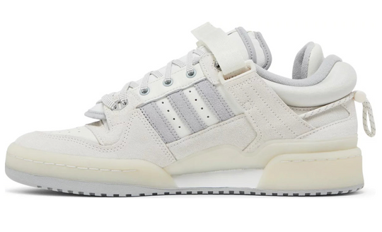 Adidas Forum Buckle Low Bad Bunny Gris – detalle hebilla
