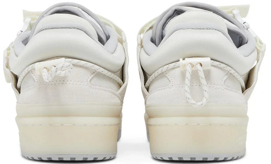 Adidas Forum Buckle Low Bad Bunny Gris – detalle hebilla