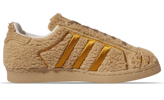 Tenis Adidas Superstar Concha Teddy Chocolate vista lateral