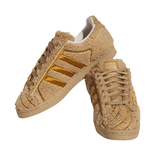 Tenis Adidas Superstar Concha Teddy Chocolate detalles dorados