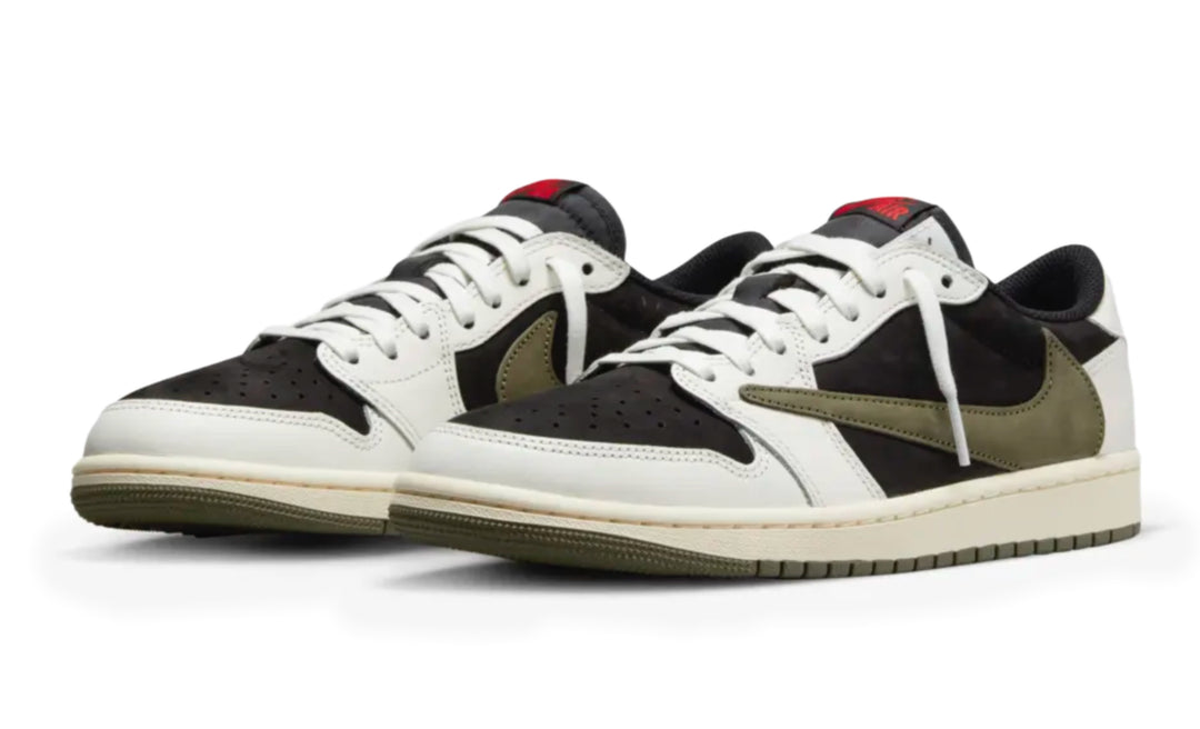 Jordan 1 Low Travis Scott Olive en tonos crema, negro y oliva con Swoosh invertido