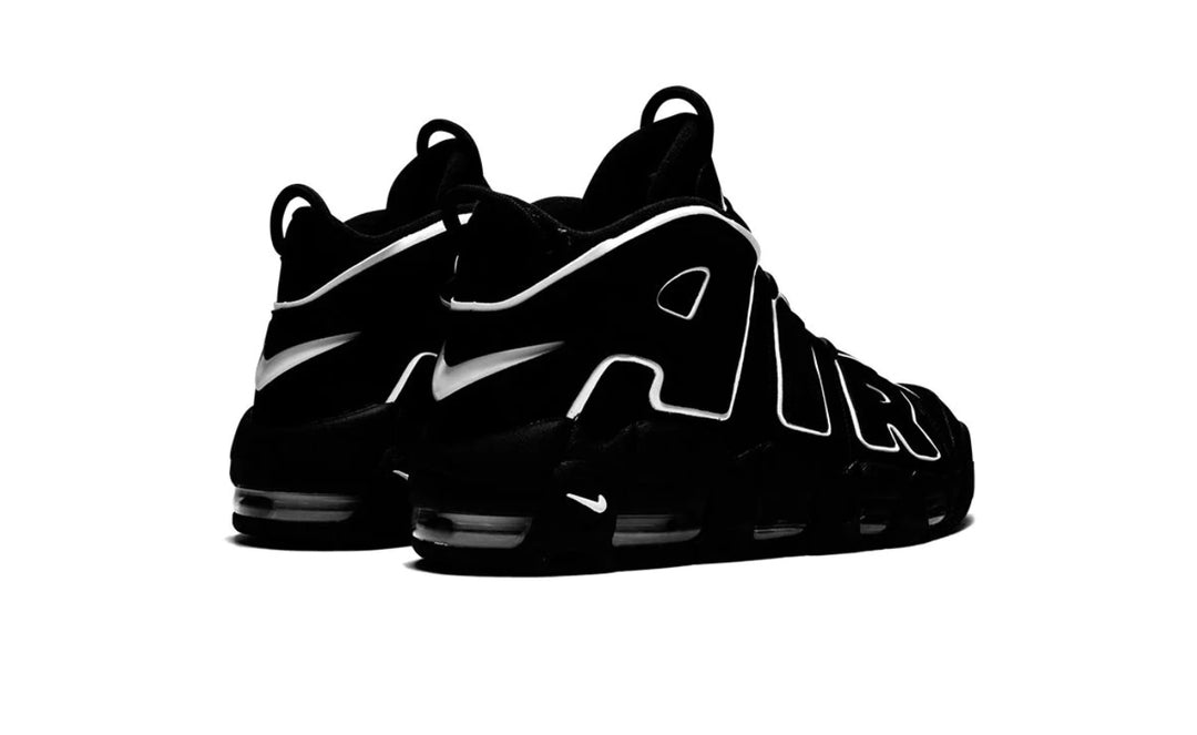 Tenis Nike Air More Uptempo Negro con logo AIR grande y suela Air