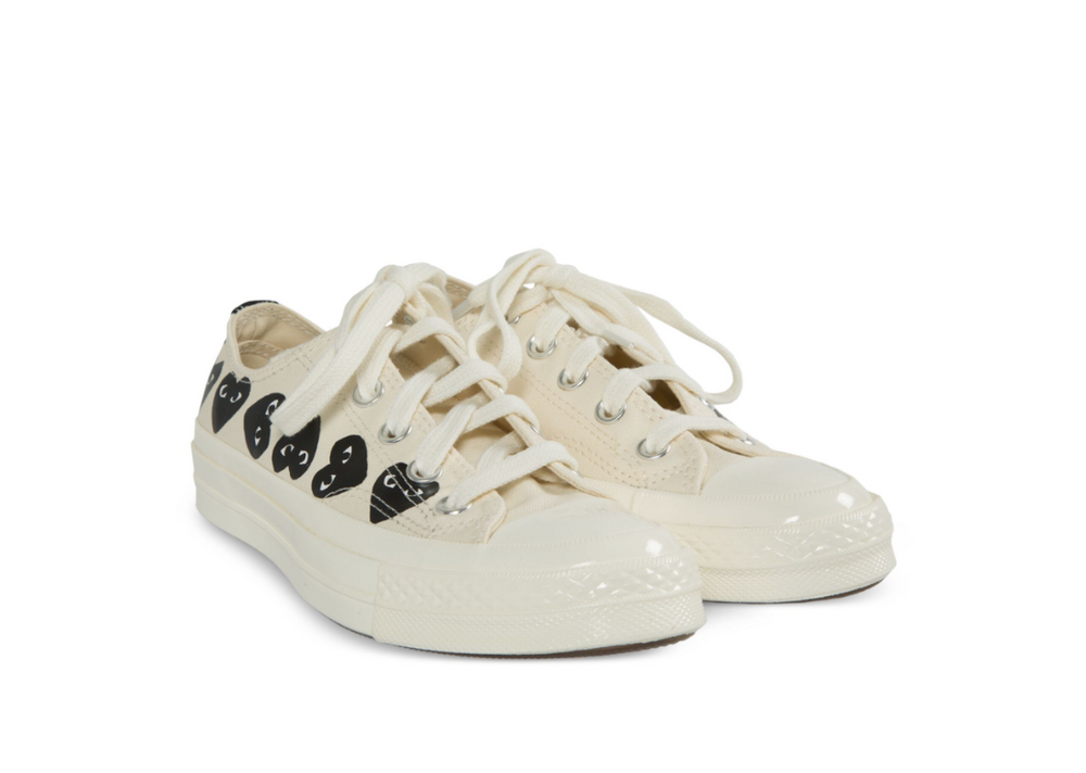 Converse Chuck 70 CDG Corazones Negros México – tenis beige con corazones negros laterales y suela color crema