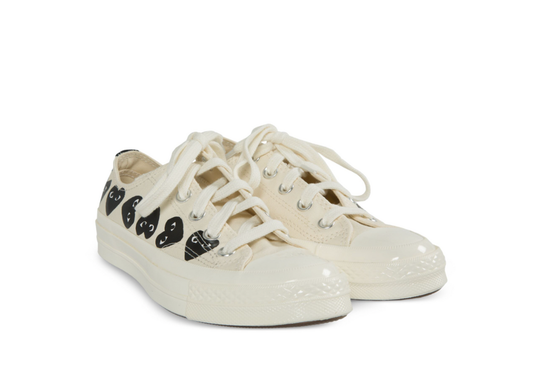 Converse Chuck 70 CDG Corazones Negros México – tenis beige con corazones negros laterales y suela color crema