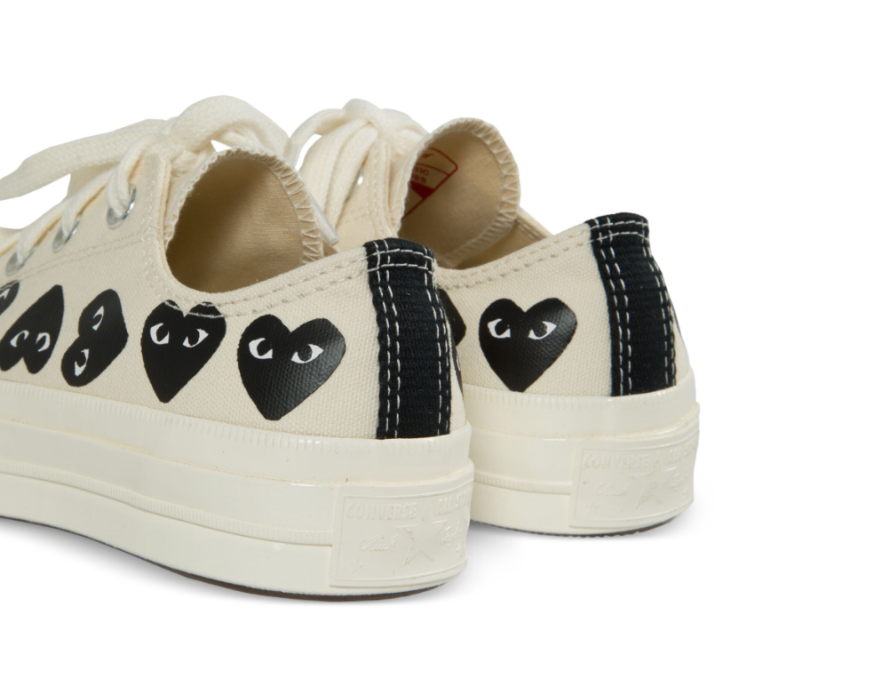 Converse Chuck 70 CDG Corazones Negros México – tenis beige con corazones negros laterales y suela color crema