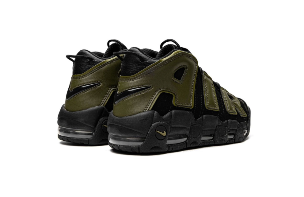 Tenis Nike Air More Uptempo Verde Militar con logo AIR grande y suela negra