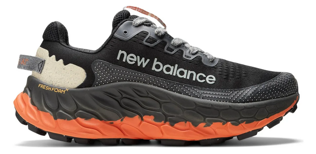 Tenis New Balance Fresh Foam Negro Naranja México vista lateral.