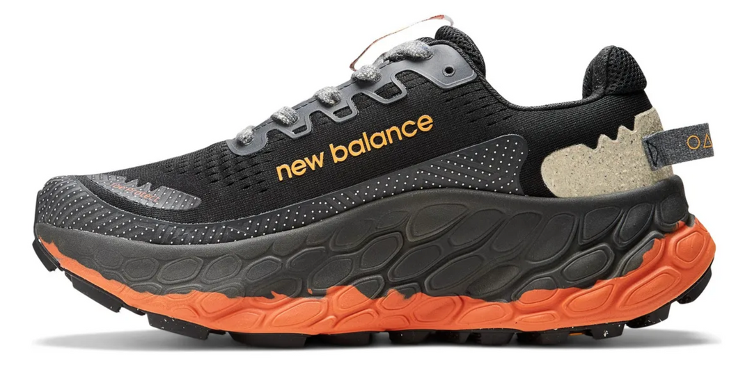 Tenis New Balance Fresh Foam Negro Naranja México vista lateral.