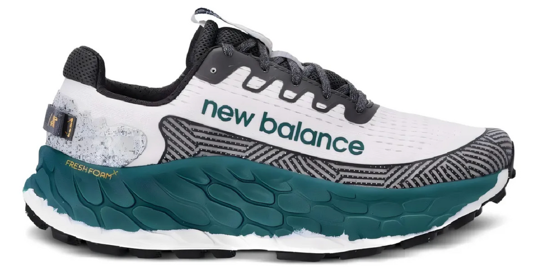 Tenis New Balance Fresh Foam Blanco Verde México vista lateral.