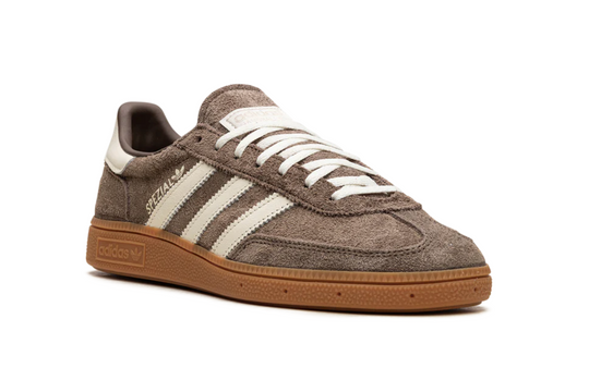 Adidas Spezial Style Café Gamuza con Detalles Crema Unisex México – tenis retro de gamuza con franjas crema y suela gum