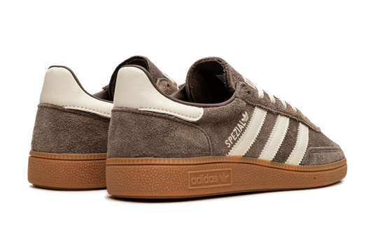 Adidas Spezial Style Café Gamuza con Detalles Crema Unisex México – tenis retro de gamuza con franjas crema y suela gum