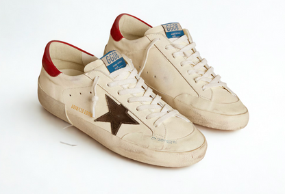 Golden Superstar Style – Blanco Hombre con Estrella Metálica y Talón Rojo