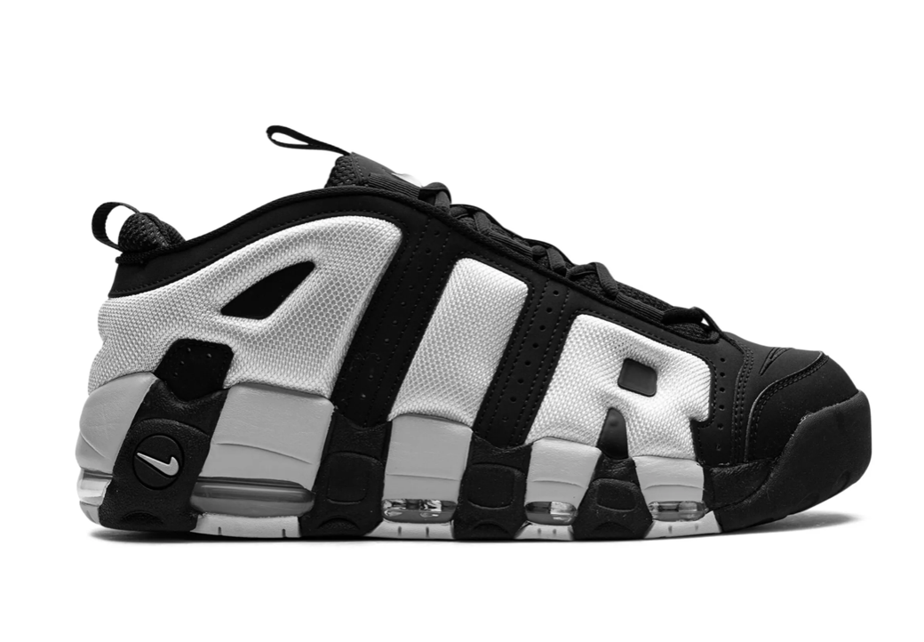 Tenis Nike Air More Uptempo Negro Blanco con logo AIR grande y suela visible