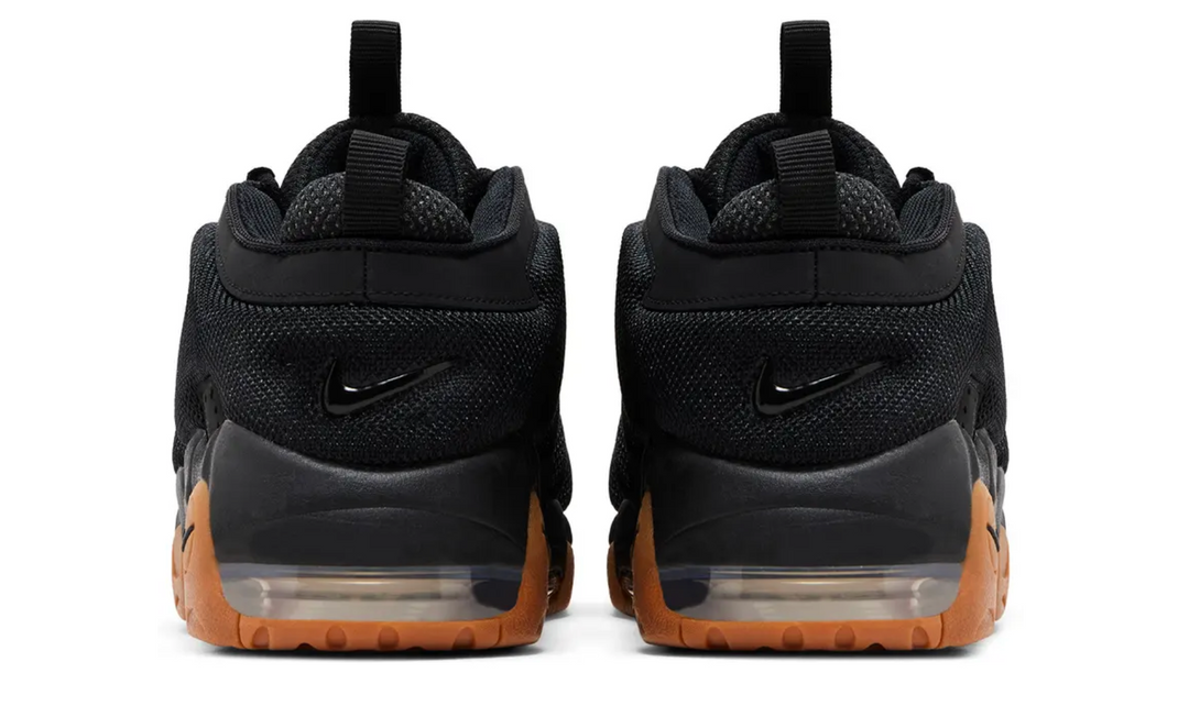 Tenis Nike Air More Uptempo Negro con suela Gum color caramelo y logo AIR grande