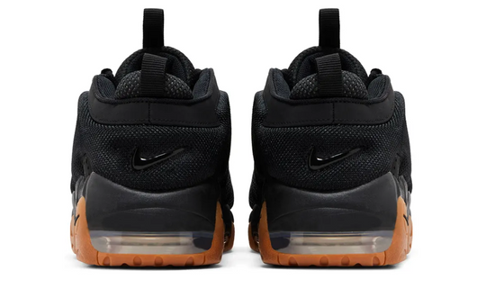 Tenis Nike Air More Uptempo Negro con suela Gum color caramelo y logo AIR grande