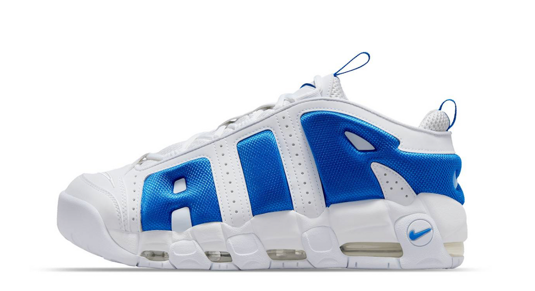 Tenis Nike Air More Uptempo Blanco Azul con logo AIR azul royal y suela blanca