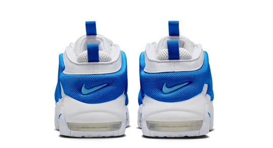 Tenis Nike Air More Uptempo Blanco Azul con logo AIR azul royal y suela blanca