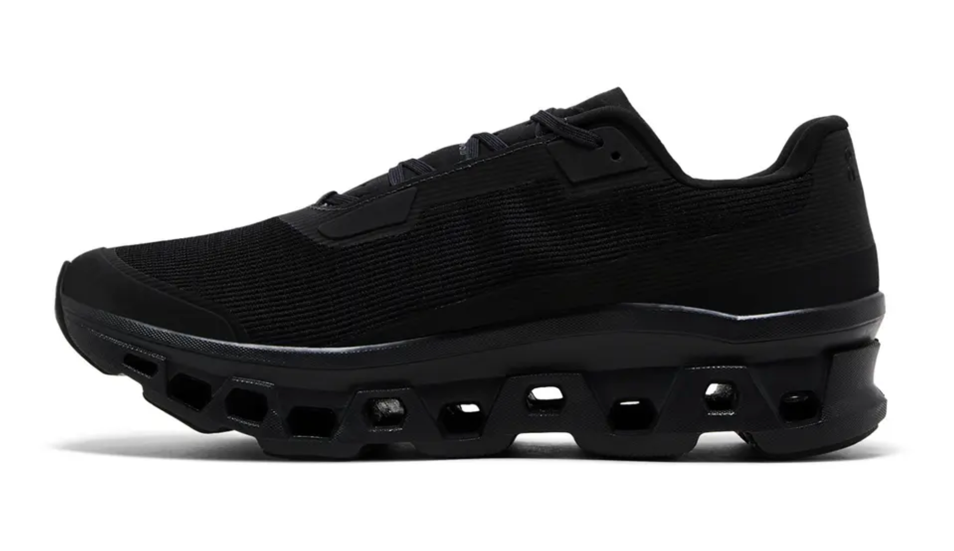 On Cloudmonster 2 Black con tecnología CloudTec Phase y diseño all-black – Savage Too