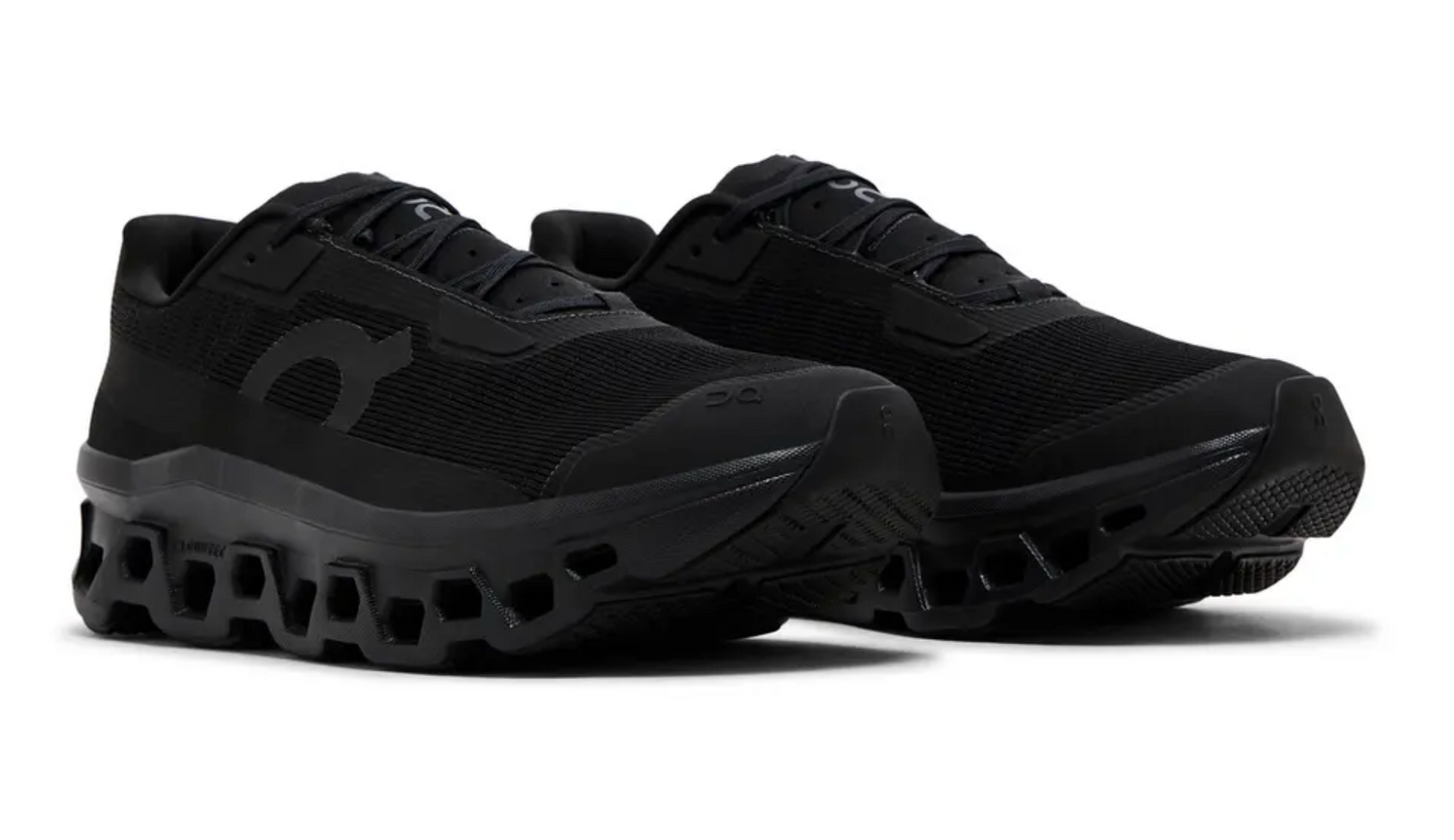 On Cloudmonster 2 Black con tecnología CloudTec Phase y diseño all-black – Savage Too